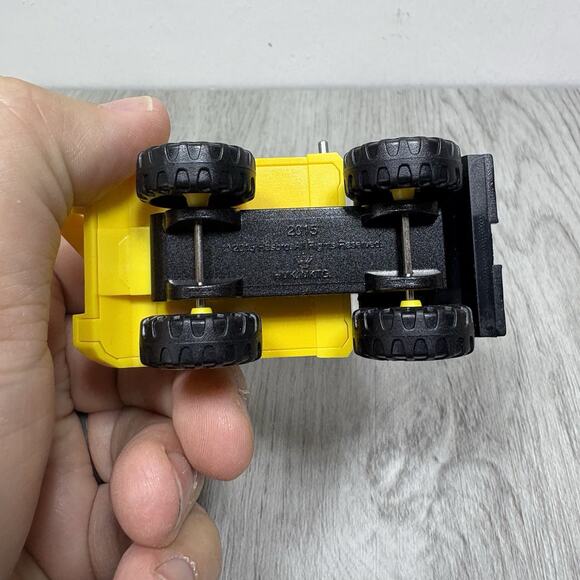 Hallmark Keepsake 2015 Tonka Mighty Cement Mixer Christmas Tree Ornament - Picture 7 of 13